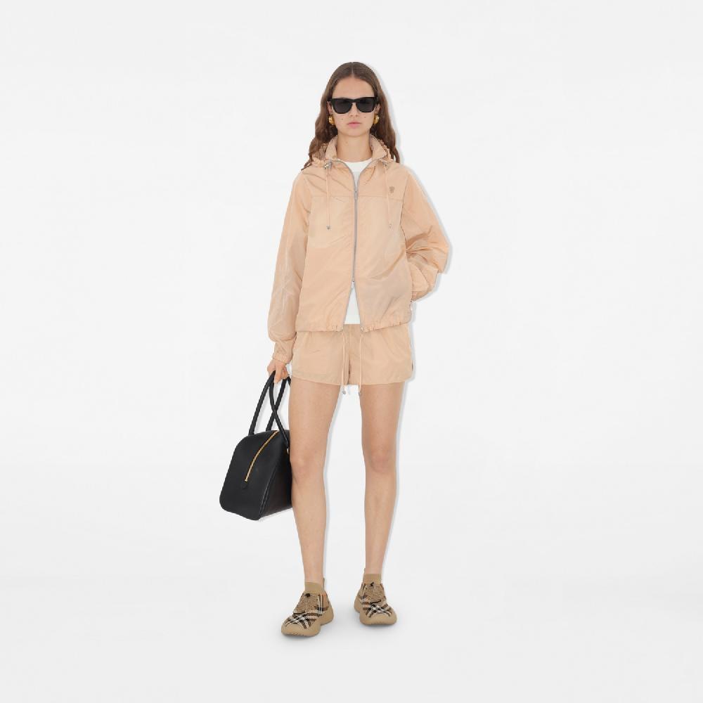 Burberry Chaqueta en nailon y algodónPrecio 1.250 00 € Novedades Mejor oferta
