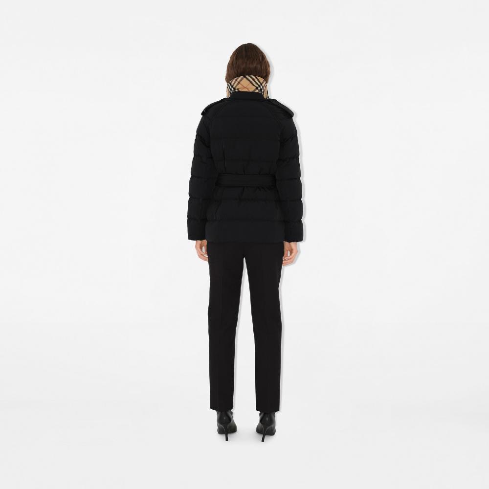 Burberry Abrigo de plumas corto en nailonPrecio 1.290 00 € En oferta