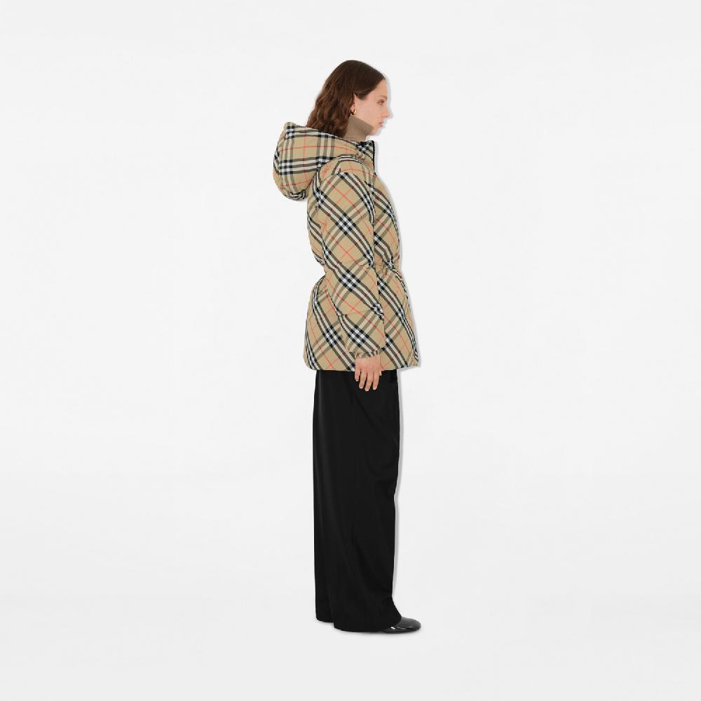 Burberry Chaqueta de plumas reversible en nailon CheckPrecio 1.790 00 € Ofertas de temporada
