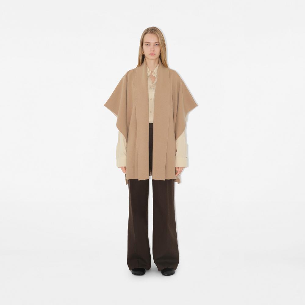 Burberry Capa en lana y cachemir con EKDPrecio 1.450 00 € Liquidación