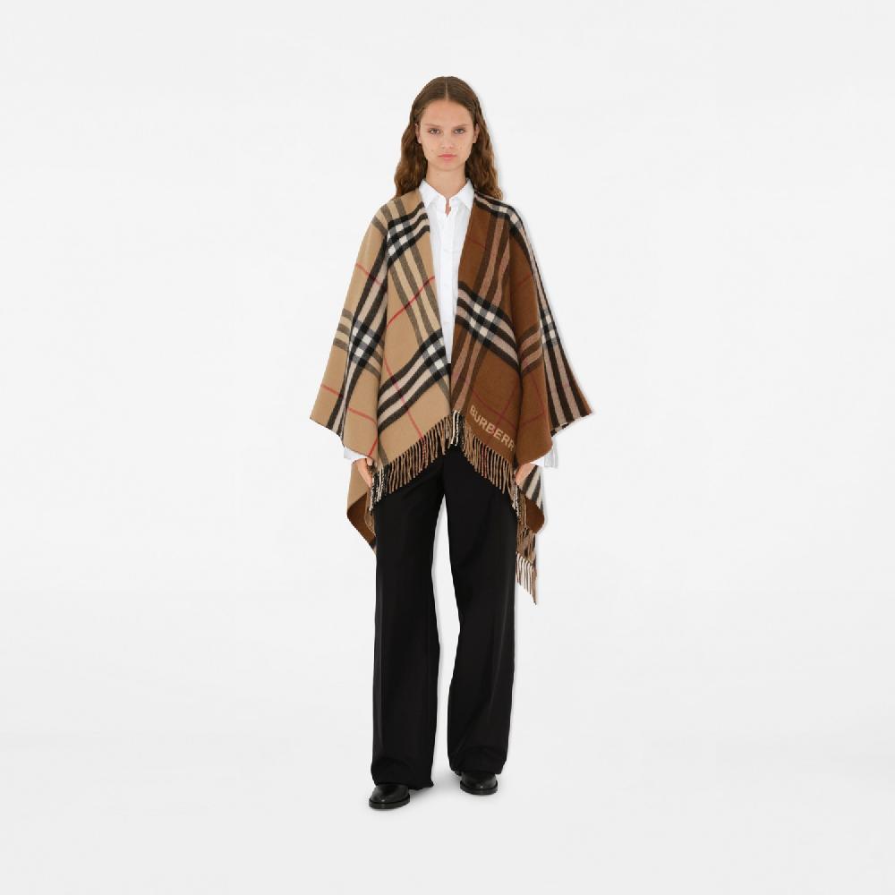 Burberry Capa en lana y cachemir con cuadros contrastantesPrecio 990 00 € Nuevamente disponible Oferta especial