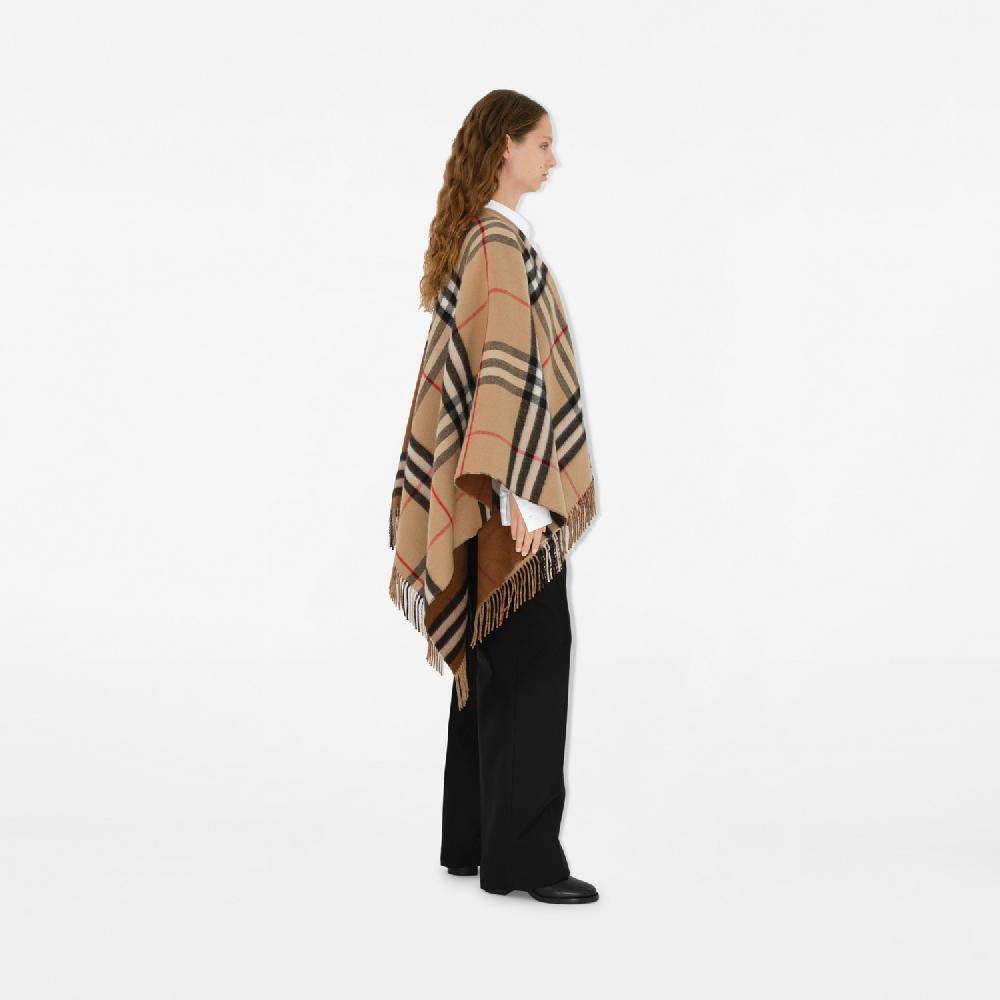 Burberry Capa en lana y cachemir con cuadros contrastantesPrecio 990 00 € Nuevamente disponible Oferta especial