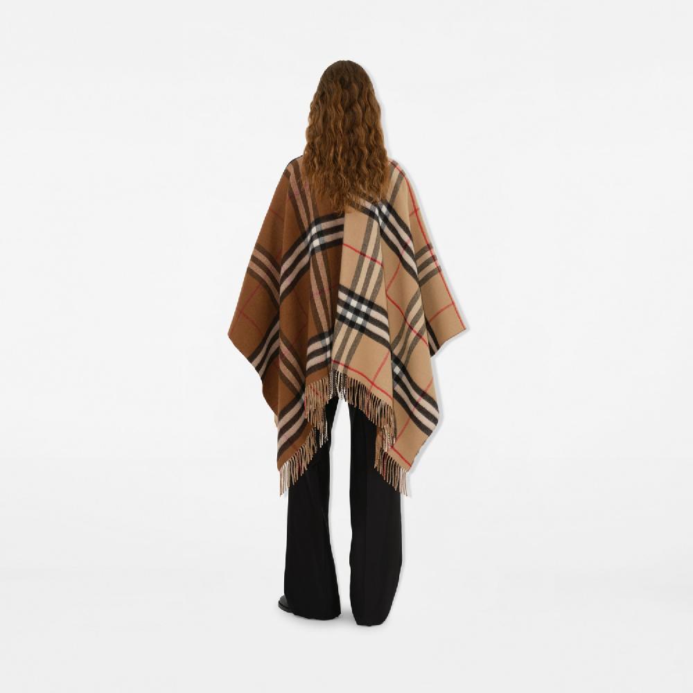 Burberry Capa en lana y cachemir con cuadros contrastantesPrecio 990 00 € Nuevamente disponible Oferta especial