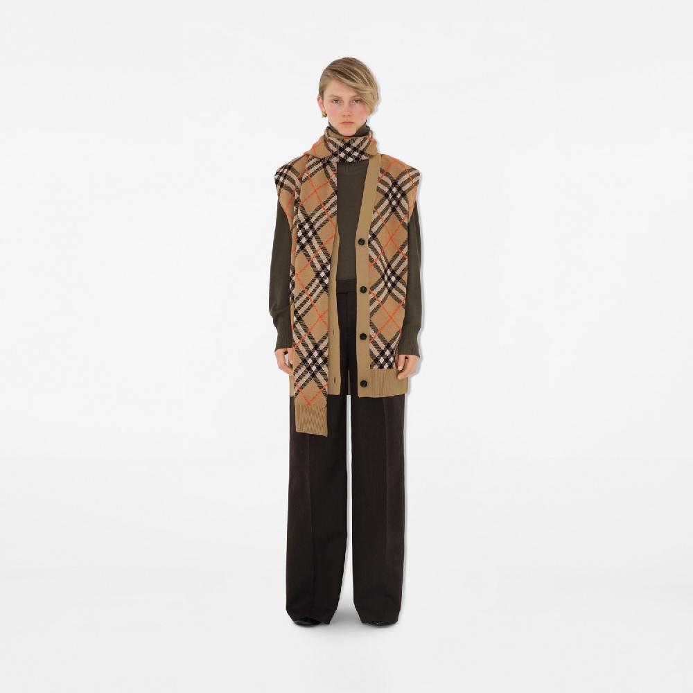 Burberry Capa en mezcla de lana y mohair CheckPrecio 1.350 00 € ÚLTIMAS EDICIONES