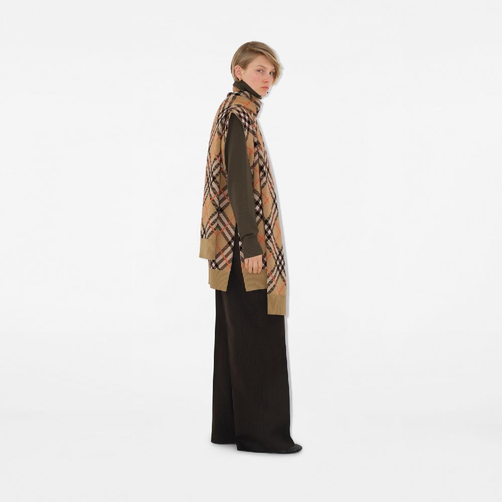 Burberry Capa en mezcla de lana y mohair CheckPrecio 1.350 00 € ÚLTIMAS EDICIONES