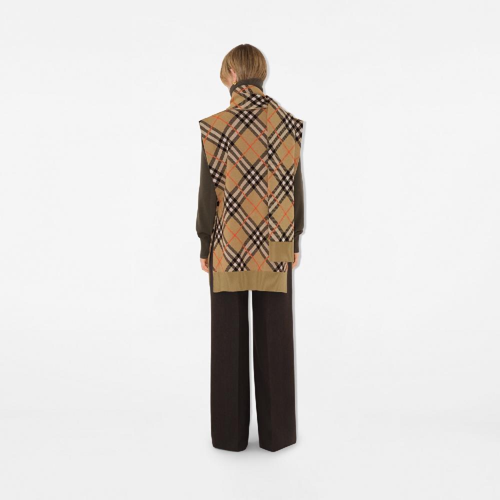 Burberry Capa en mezcla de lana y mohair CheckPrecio 1.350 00 € ÚLTIMAS EDICIONES
