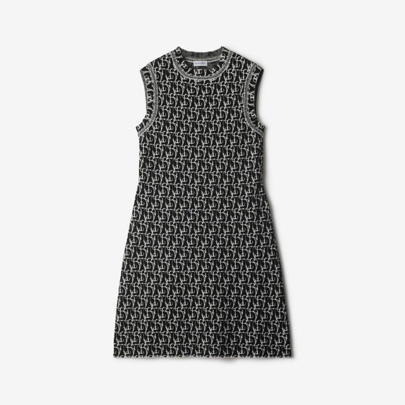 Burberry Vestido en mezcla de lana con motivo B CharmPrecio 1.650 00 €