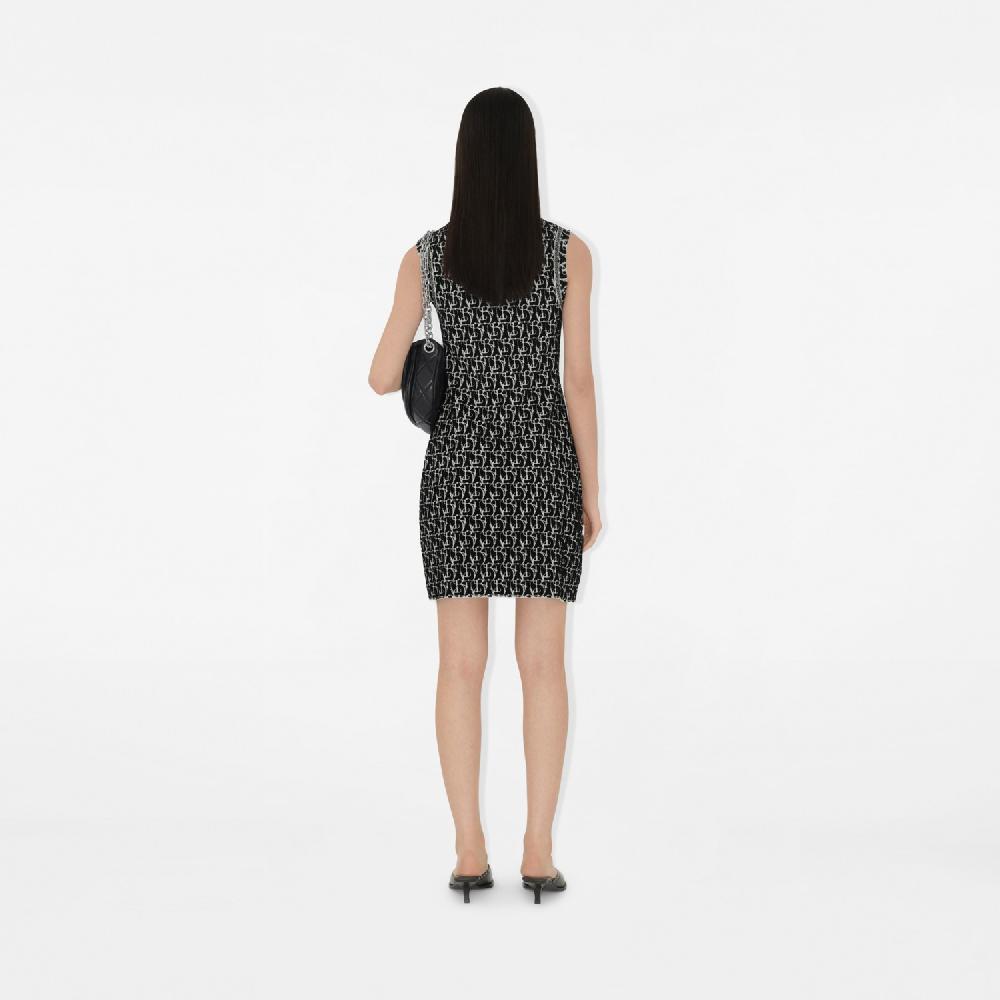 Burberry Vestido en mezcla de lana con motivo B CharmPrecio 1.650 00 € Grandes descuentos