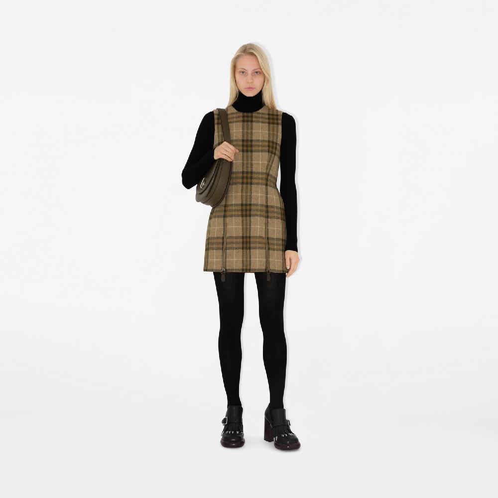Burberry Vestido en lana CheckPrecio 1.750 00 € Limitado a 3 días