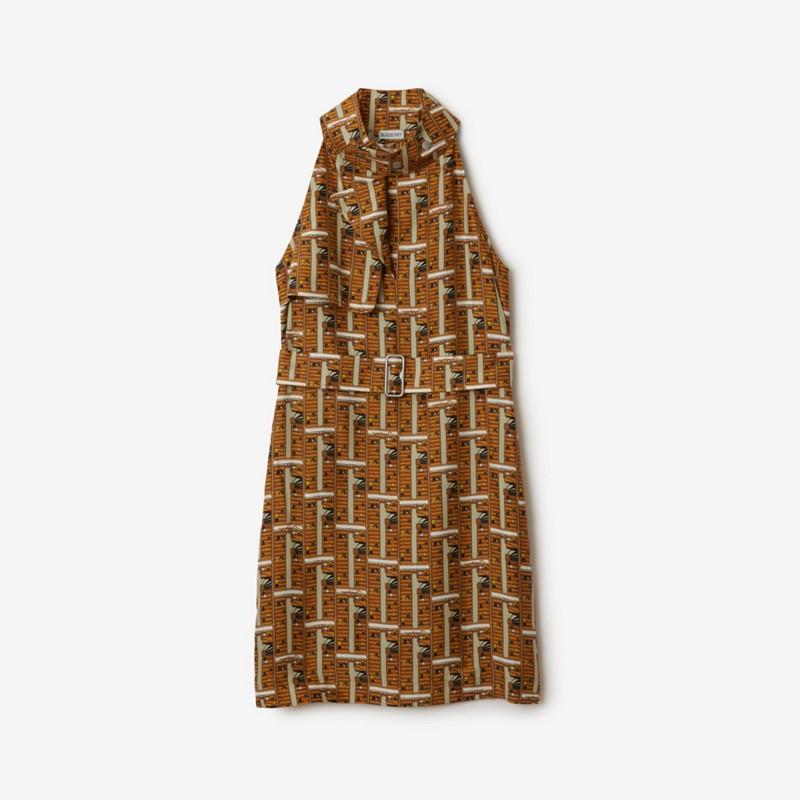 Burberry Vestido en seda con autobusesPrecio 1.750 00 €