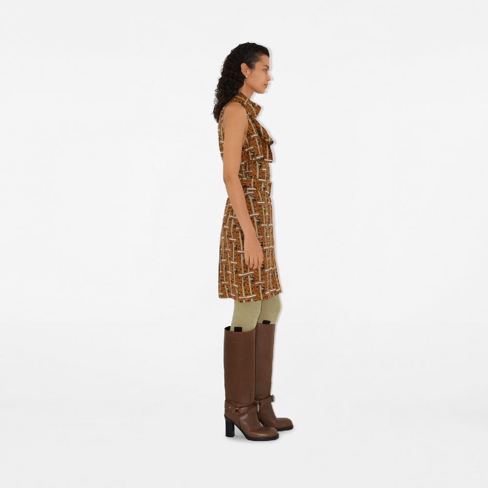 Burberry Vestido en seda con autobusesPrecio 1.750 00 € Precios de Black Friday