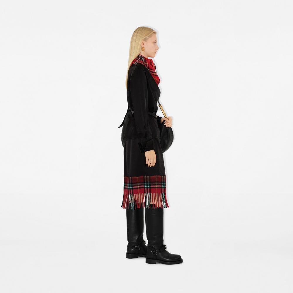 Burberry Falda en raso con bajo Check estilo bufandaPrecio 1.850 00 € Pasarela Libre de impuestos