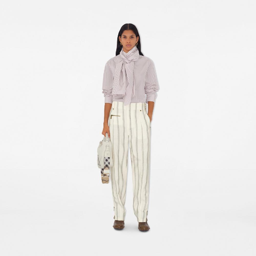 Burberry Pantalones de vestir en mezcla de seda a rayasPrecio 1.850 00 € Novedades Últimos 3 días