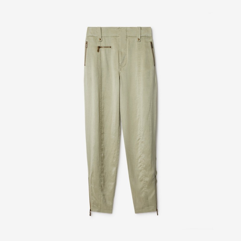 Burberry Pantalones de vestir en lyocellPrecio 1.090 00 € Novedades COMPRAR AHORA