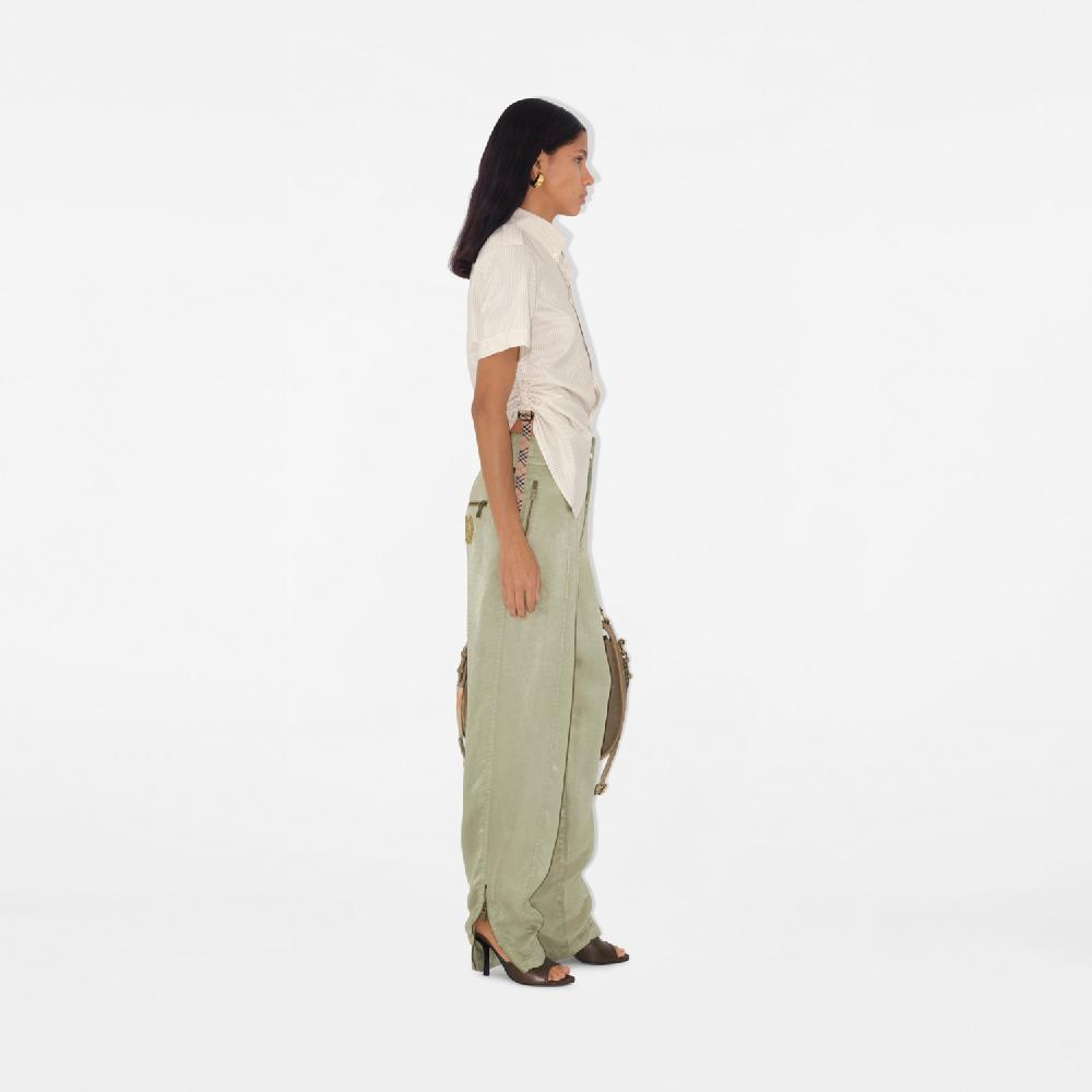 Burberry Pantalones de vestir en lyocellPrecio 1.090 00 € Novedades COMPRAR AHORA