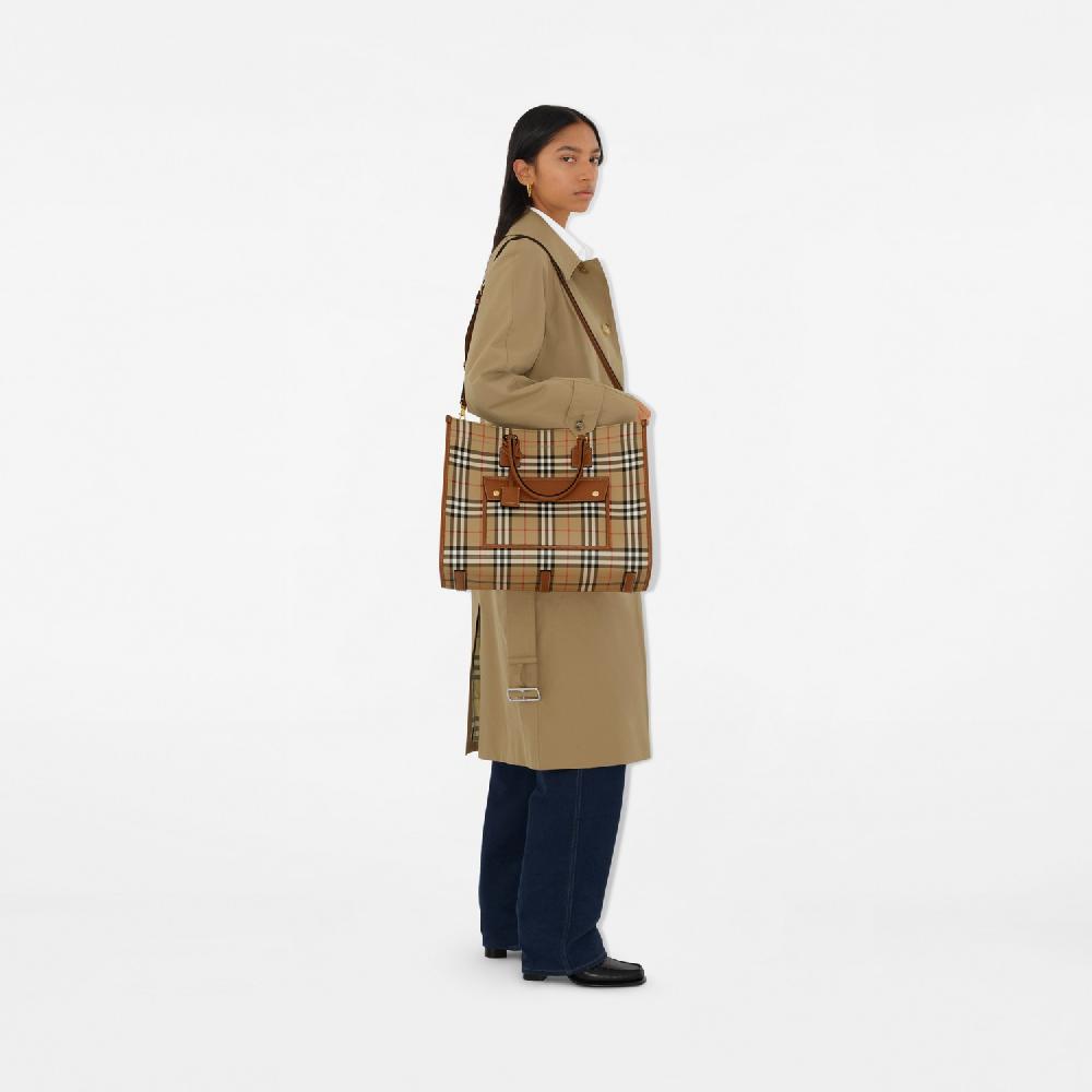 Burberry Bolso tote Freya medianoPrecio 1.490 00 € Personalizable con iniciales En oferta
