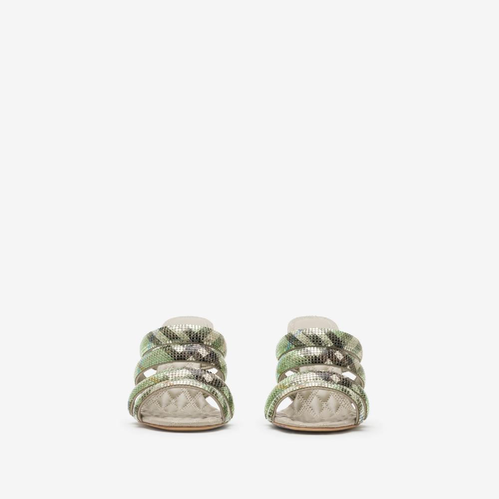 Burberry Zuecos de tiras Mews en malla CheckPrecio 990 00 € Ofertas de temporada
