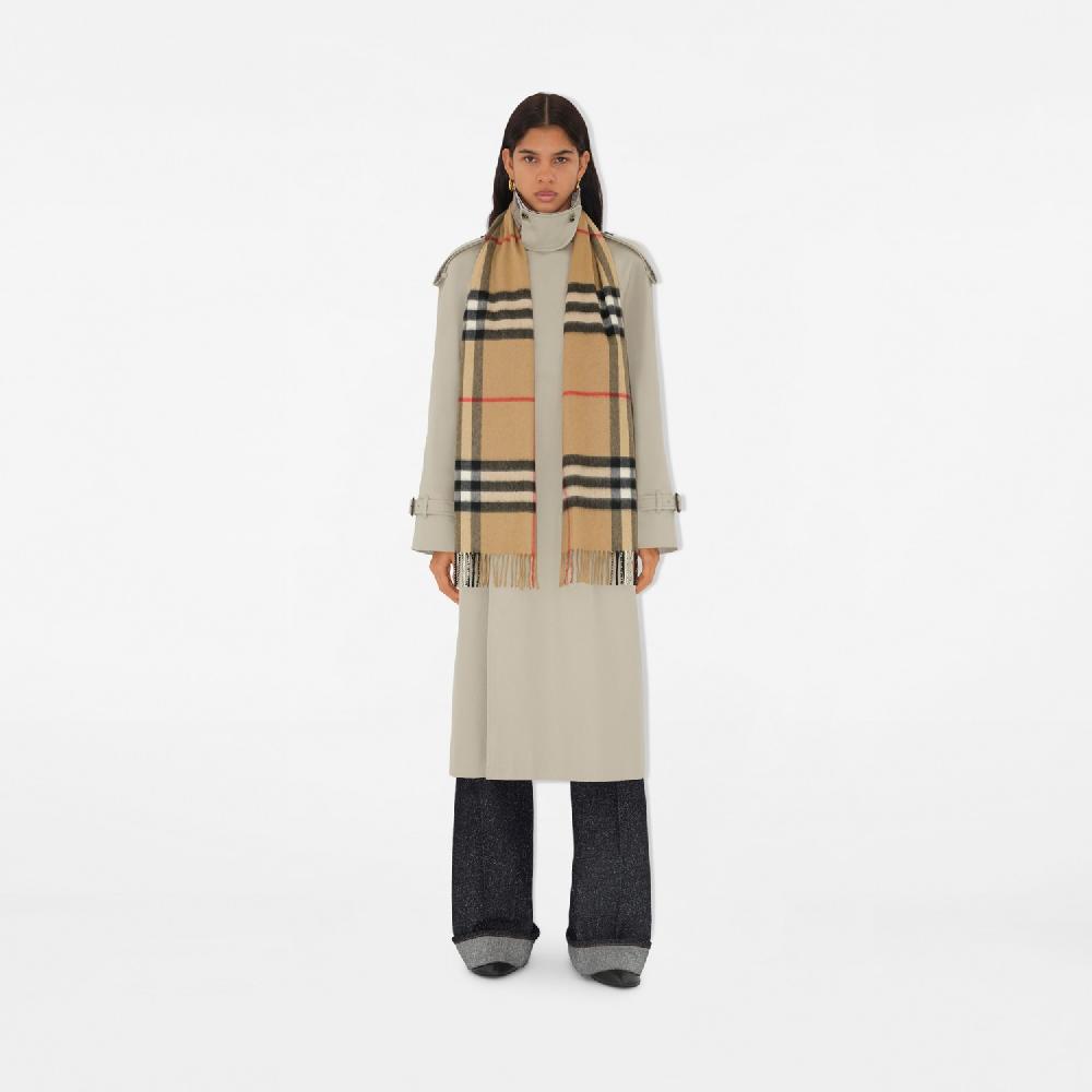 Burberry Bufanda en cachemir CheckPrecio 490 00 € Personalizable con iniciales Ofertas