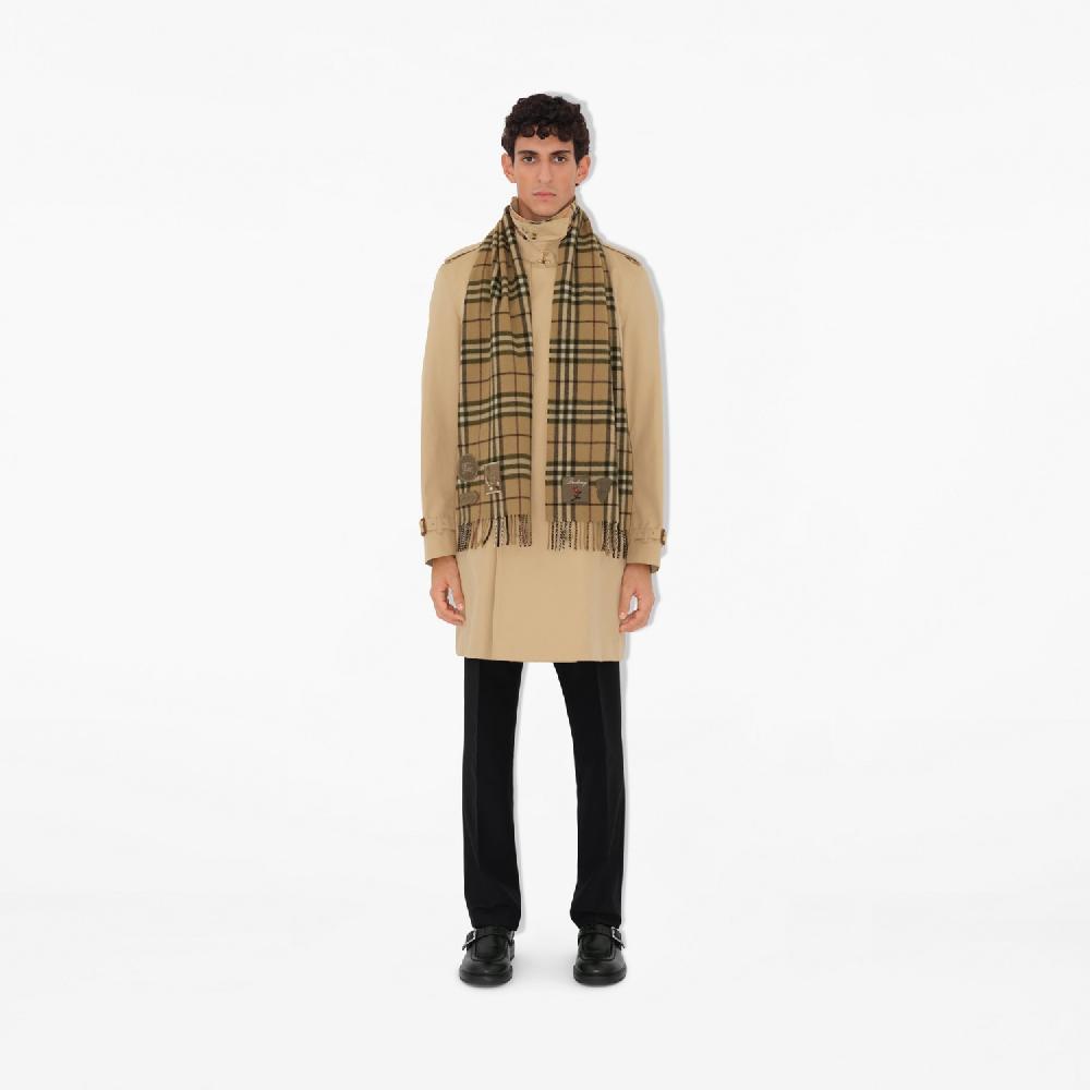 Burberry Bufanda en cachemir Check con apliquesPrecio 550 00 € Los más vendidos