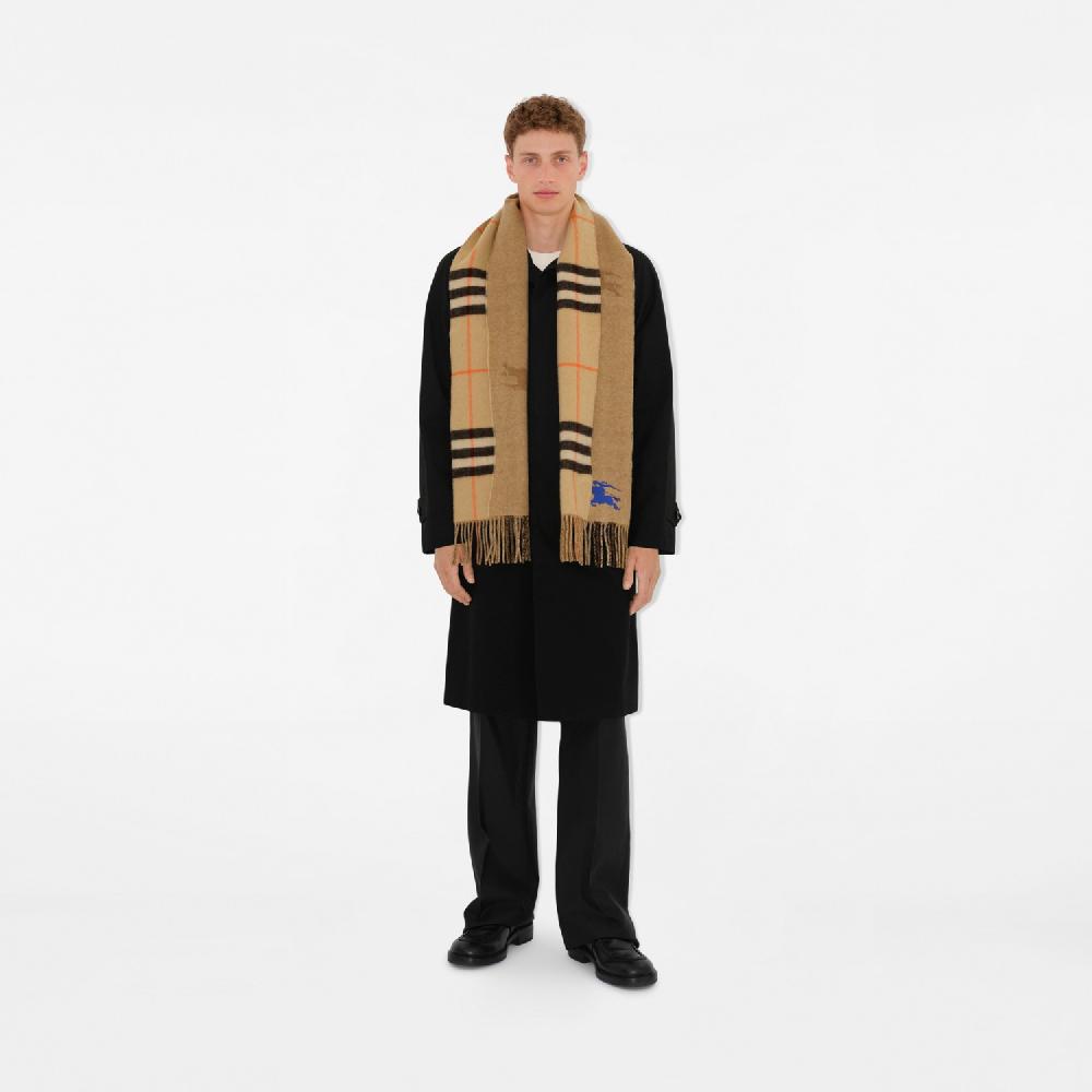 Burberry Bufanda reversible en cachemir Check con EKDPrecio 550 00 € Probador virtual Ventas relámpago