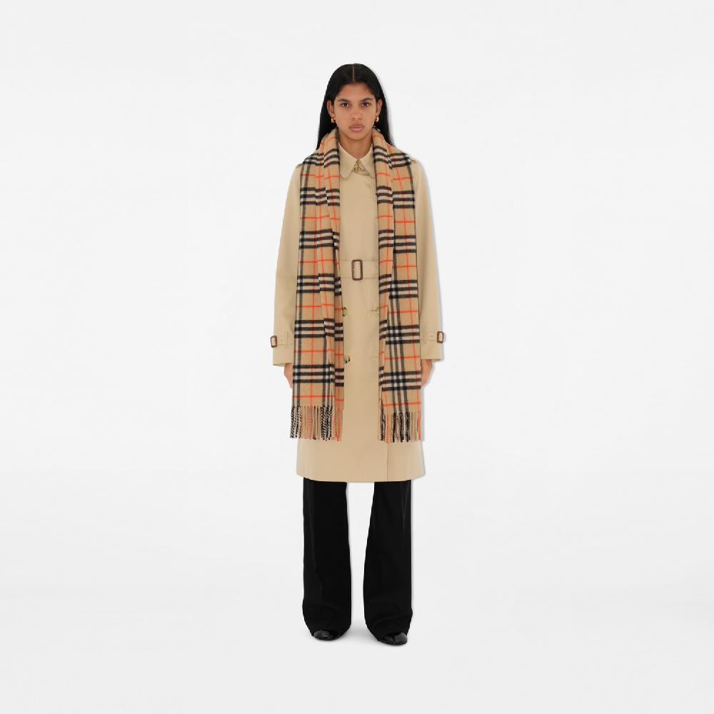 Burberry Bufanda en cachemir CheckPrecio 820 00 € Personalizable con iniciales Tienda