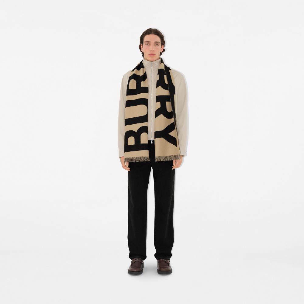 Burberry Bufanda en lana con logotipoPrecio 320 00 € Liquidación