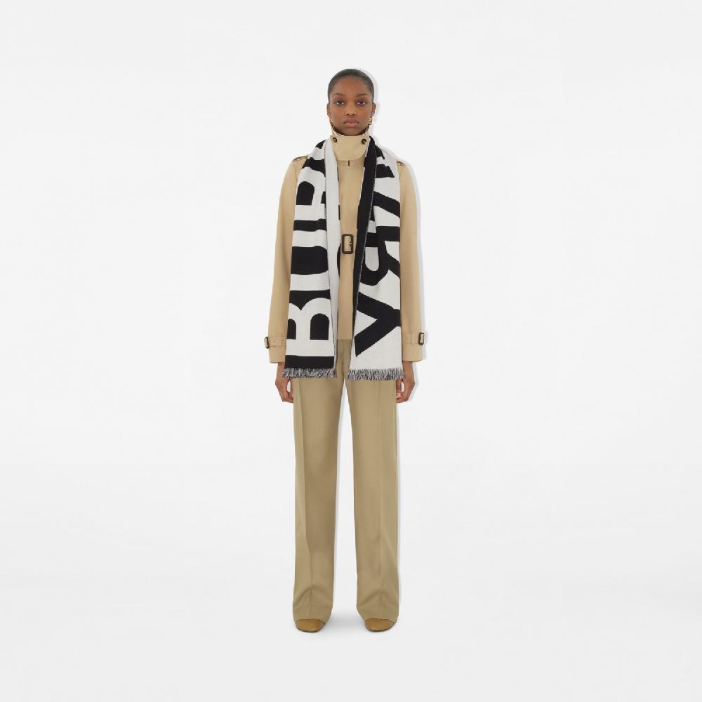 Burberry Bufanda en lana con logotipoPrecio 320 00 € Mejor oferta