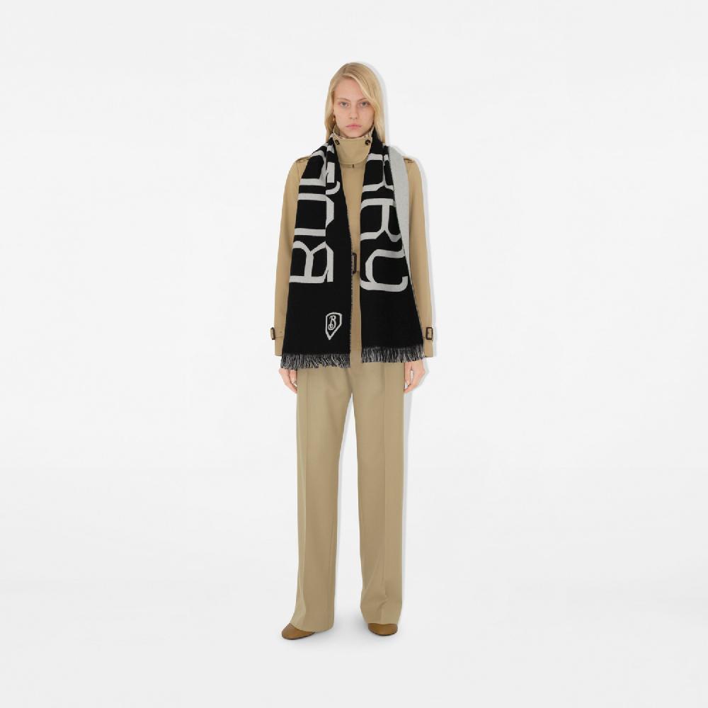 Burberry Bufanda en lana con logotipoPrecio 320 00 € Rebajas top