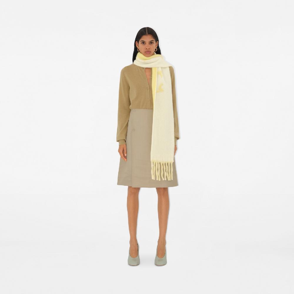 Burberry Bufanda reversible en mezcla de alpaca y lana con logotipoPrecio 290 00 € Probador virtual Envío gratis
