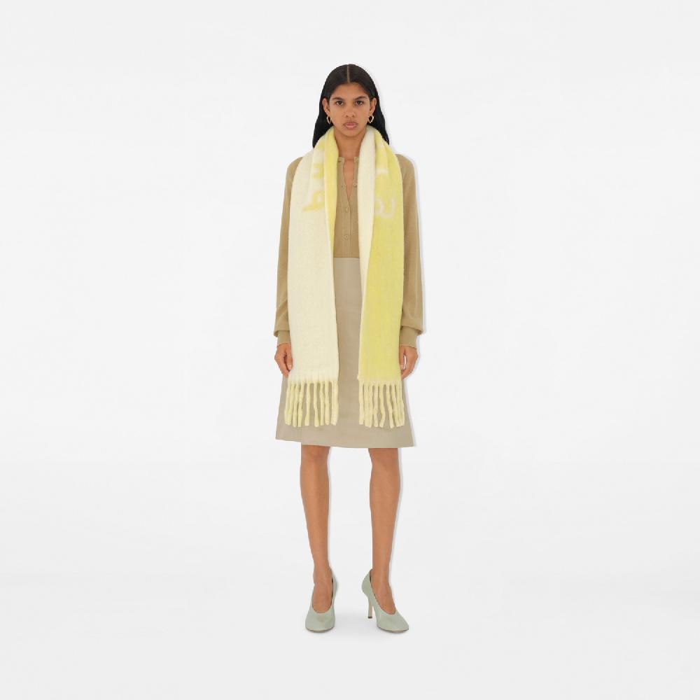 Burberry Bufanda reversible en mezcla de alpaca y lana con logotipoPrecio 290 00 € Probador virtual Envío gratis