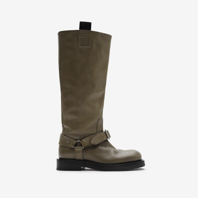 Burberry Botas altas Saddle en pielPrecio 1.750 00 € Pasarela