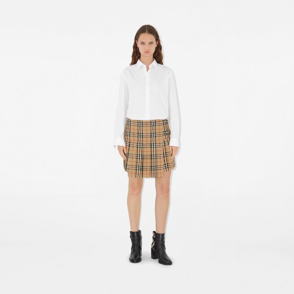 Burberry Botines en piel con tacón y paneles CheckPrecio 820 00 € Disponibilidad limitada Últimos 2 días