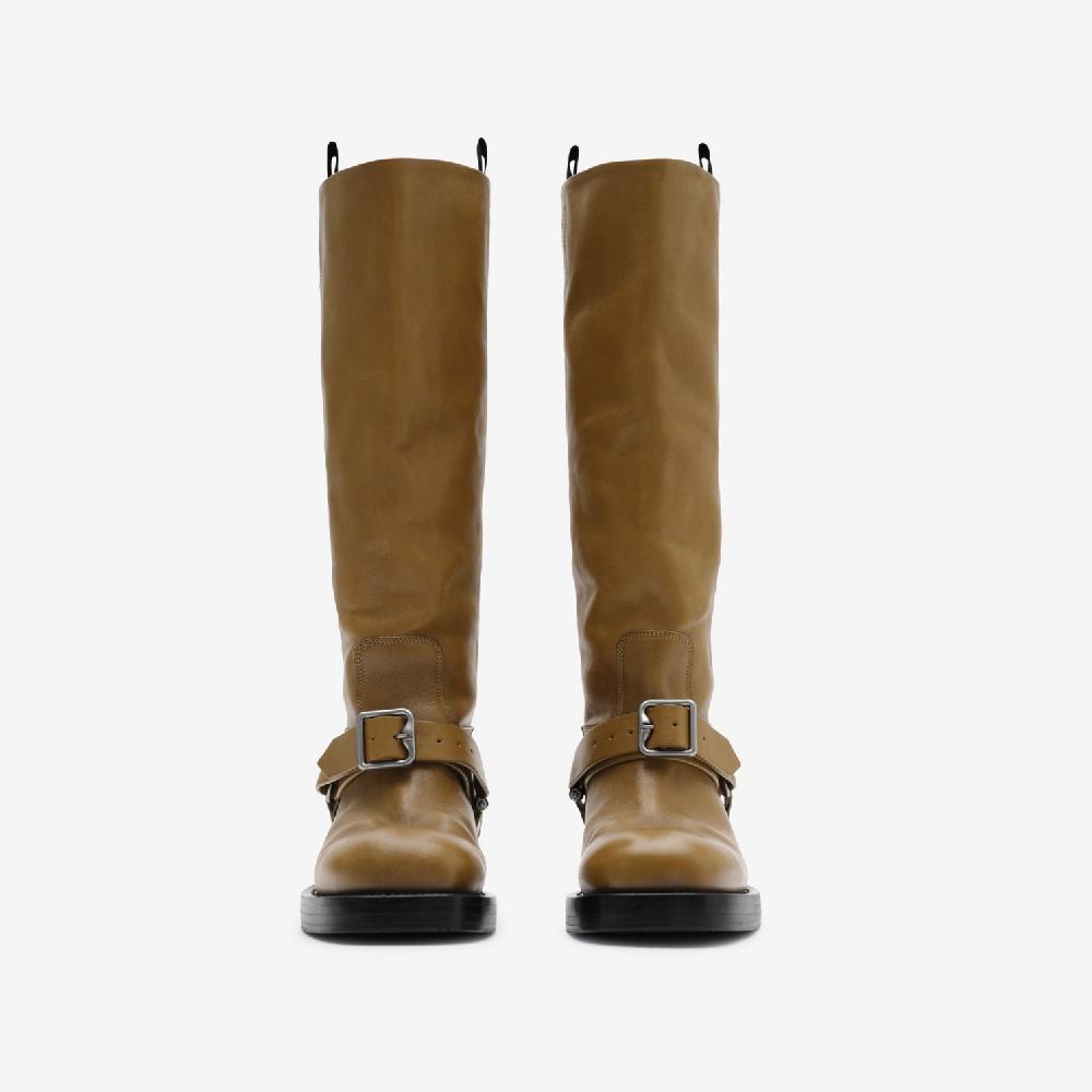 Burberry Botas altas Saddle en pielPrecio 1.750 00 € Pasarela Promoción trimestral
