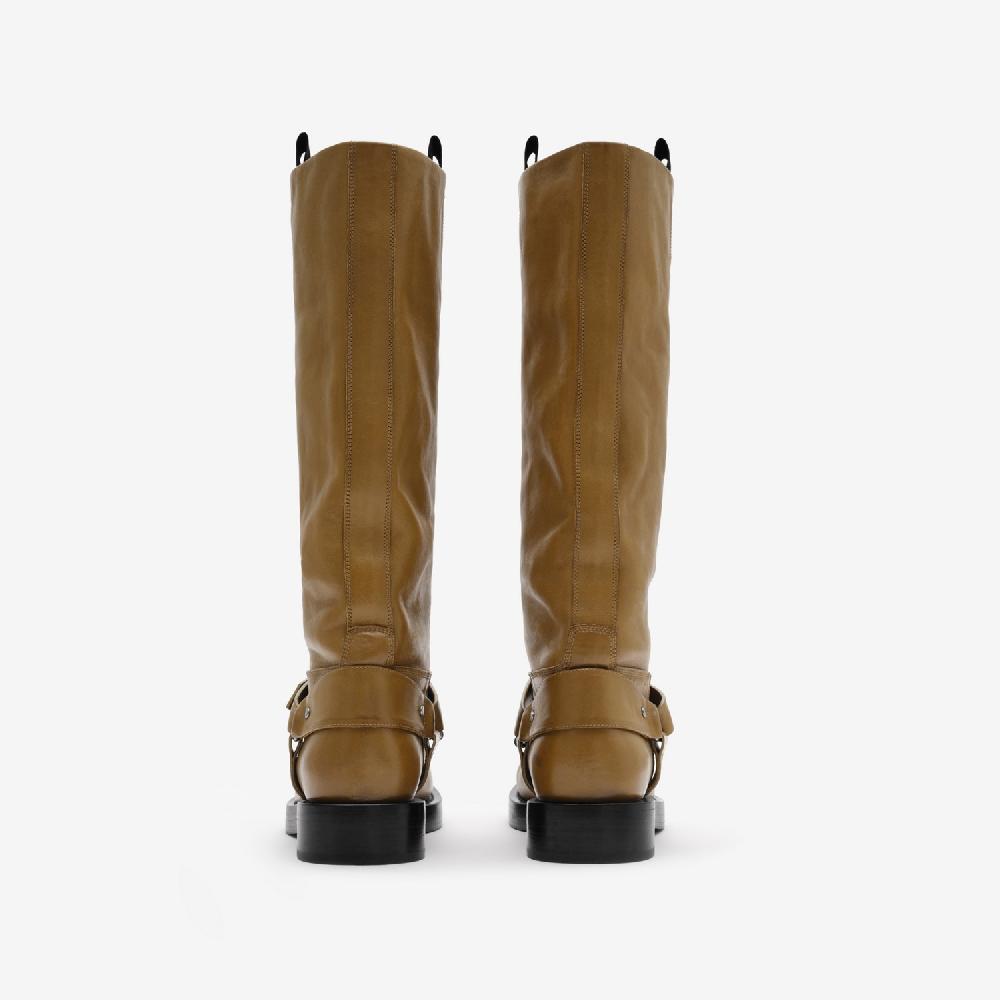 Burberry Botas altas Saddle en pielPrecio 1.750 00 € Pasarela Promoción trimestral