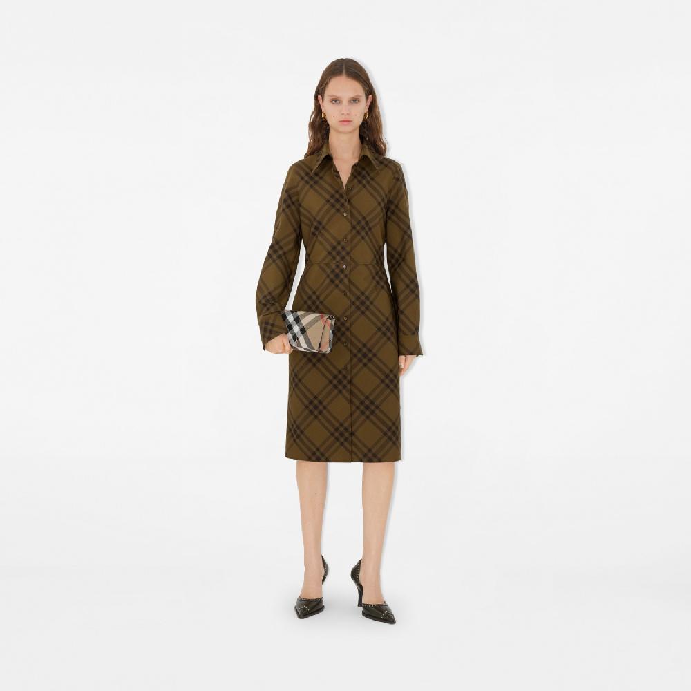 Burberry Bolso Snip mini con asa de cadenaPrecio 950 00 € Personalizable con iniciales Tienda de fábrica