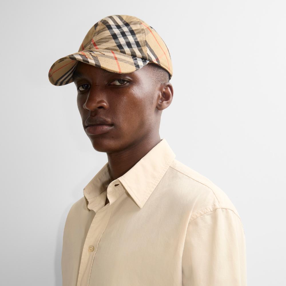 Burberry Gorra en mezcla de algodón Check con EKDPrecio 320 00 € Liquidación