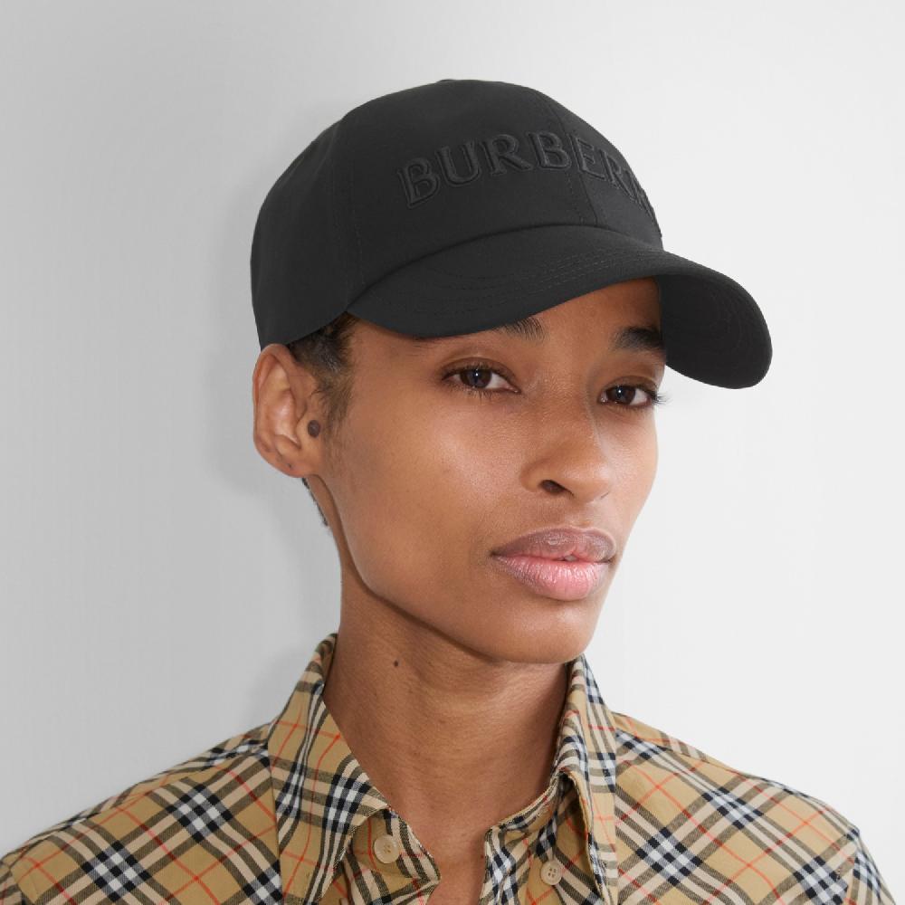 Burberry Gorra en gabardina con logotipoPrecio 320 00 € Novedades Envío gratis