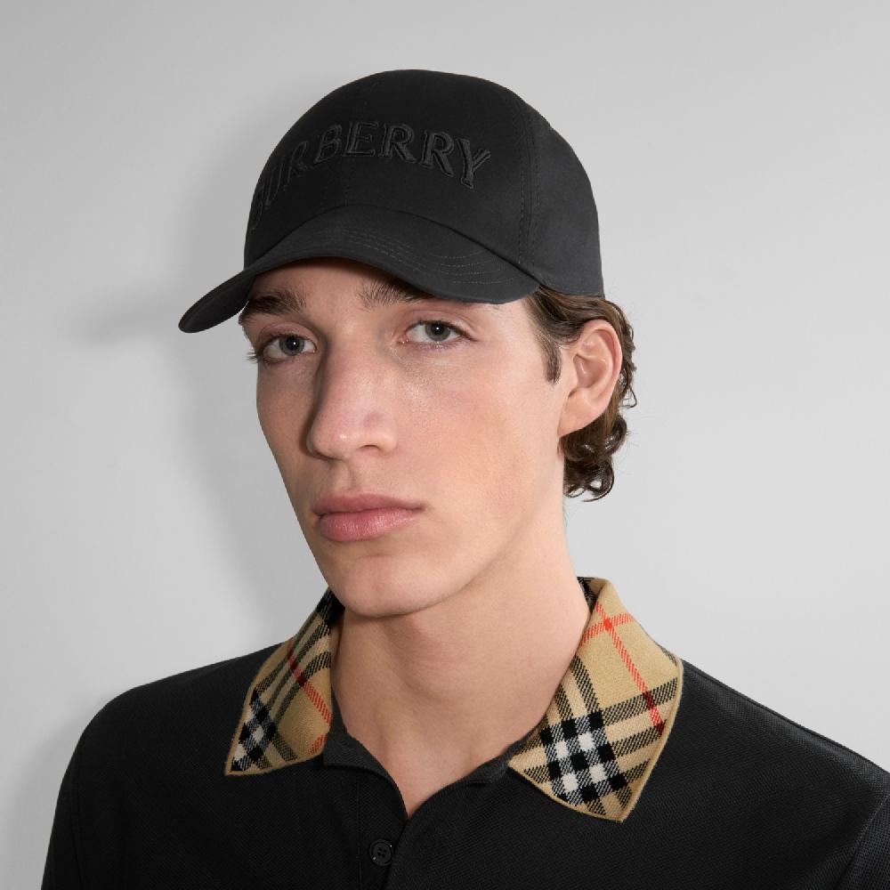 Burberry Gorra en gabardina con logotipoPrecio 320 00 € Novedades Envío gratis