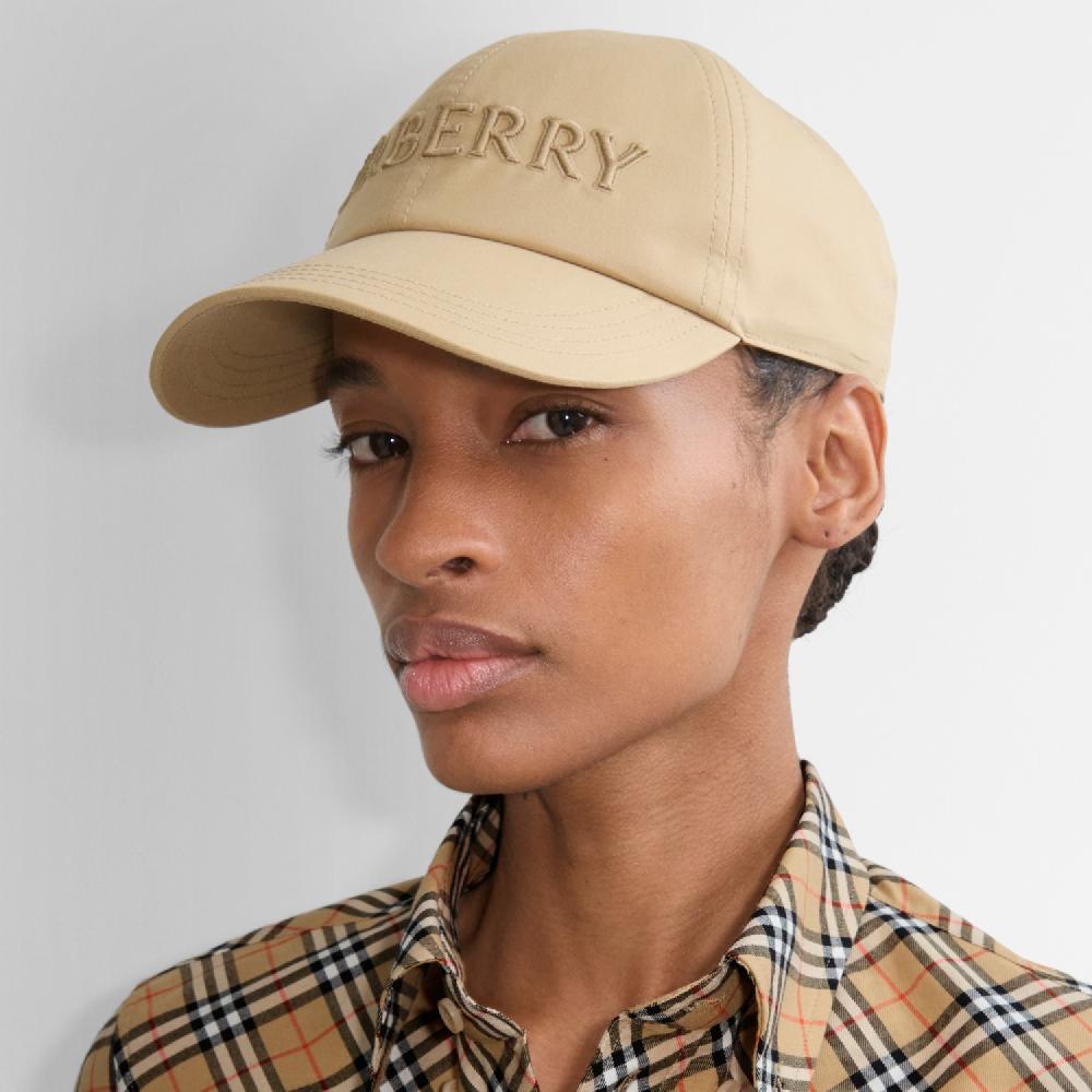 Burberry Gorra en gabardina con logotipoPrecio 320 00 € Novedades Oferta especial
