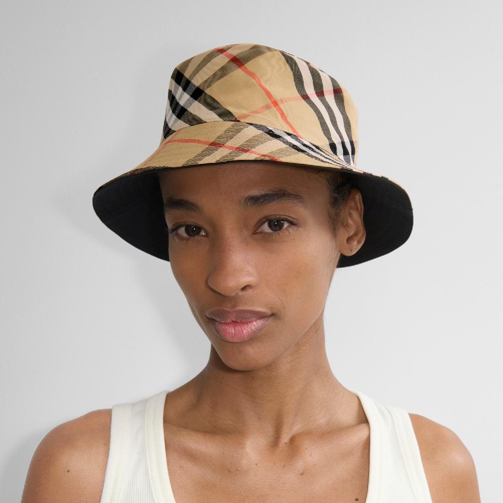 Burberry Sombrero de pesca reversible en gabardinaPrecio 390 00 € Novedades Últimos 3 días