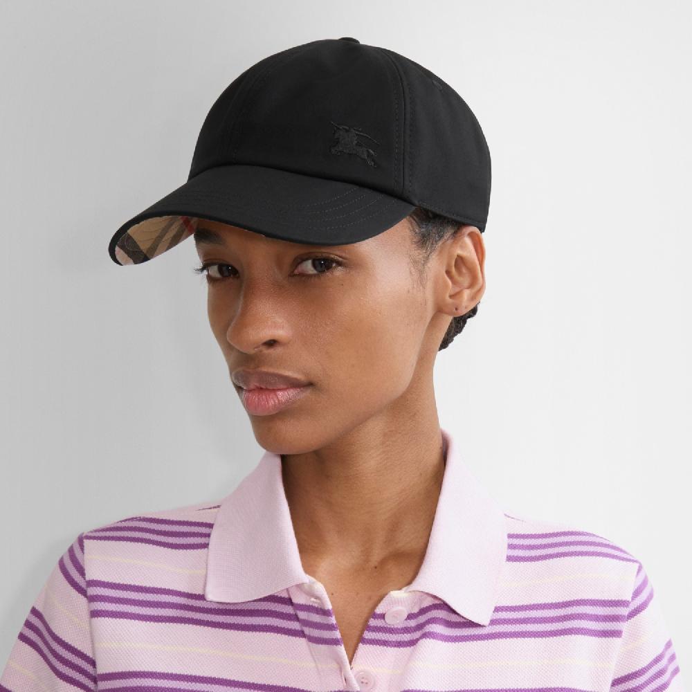 Burberry Gorra en gabardinaPrecio 320 00 € Novedades ÚLTIMAS EDICIONES