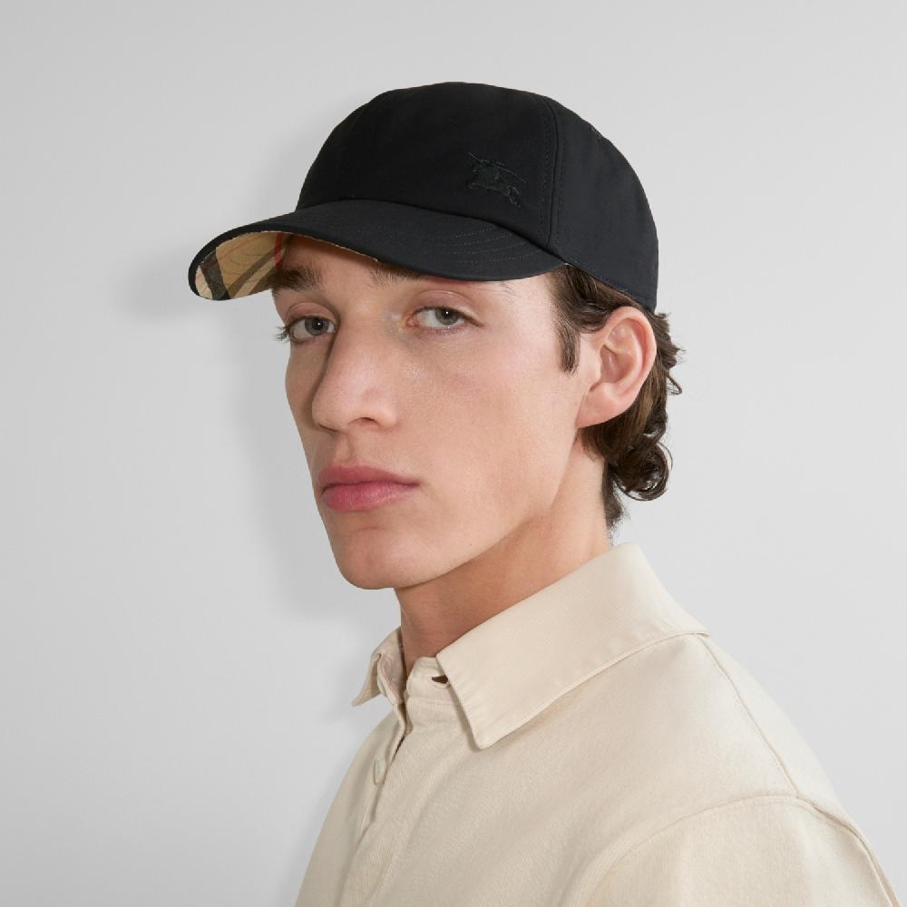 Burberry Gorra en gabardinaPrecio 320 00 € Novedades ÚLTIMAS EDICIONES
