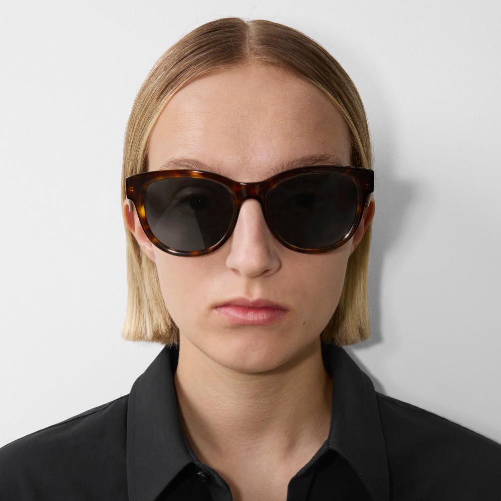 Burberry Gafas de sol con montura redondaPrecio 210 00 € Personalizable con iniciales Ahorra y exporta