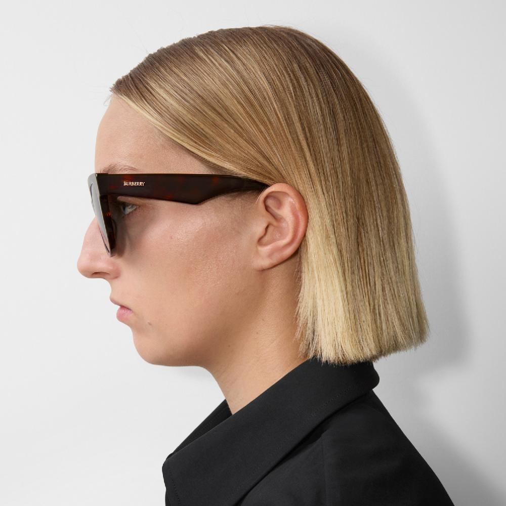 Burberry Gafas de sol con montura redondaPrecio 210 00 € Personalizable con iniciales Ahorra y exporta