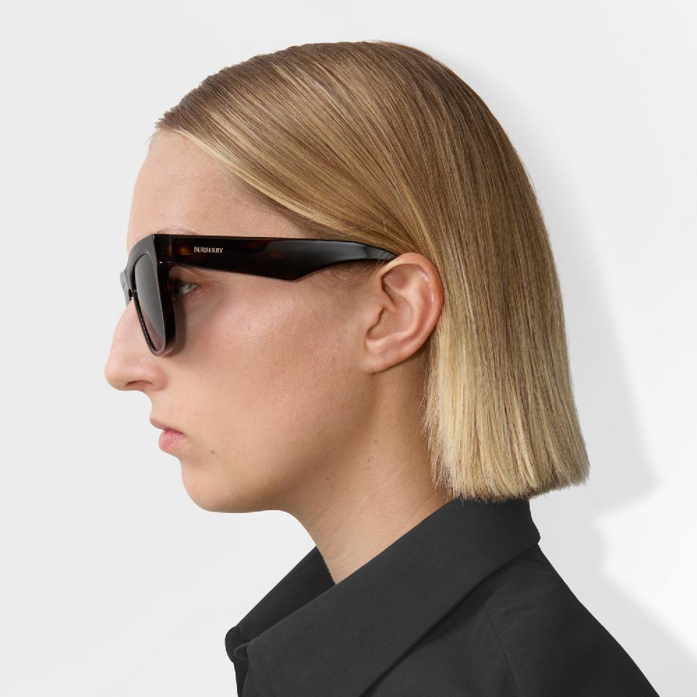 Burberry Gafas de sol con montura cuadradaPrecio 210 00 € Personalizable con iniciales Libre de impuestos