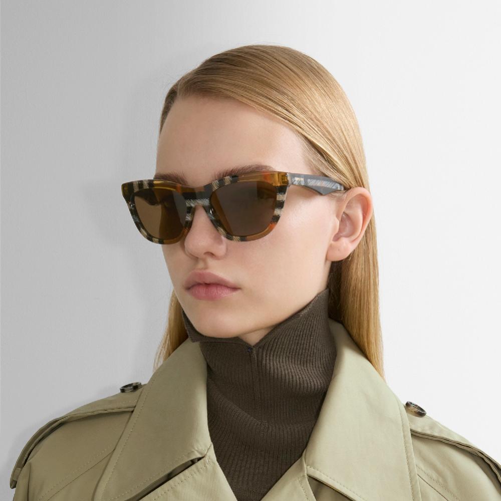Burberry Gafas de sol Code con montura de ojo de gatoPrecio 220 00 € Descuentos del mes