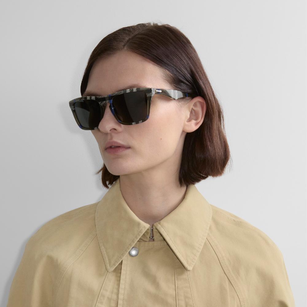 Burberry Gafas de sol Code con montura cuadradaPrecio 220 00 € Ofertas de temporada