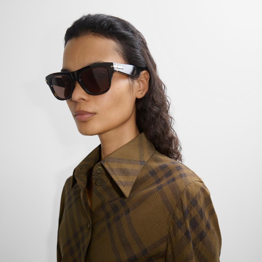 Burberry Gafas de sol Logo Bar cuadradasPrecio 370 00 € Rebajas de fin de temporada