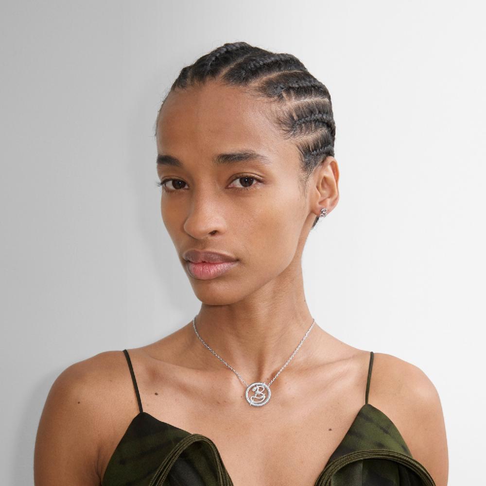 Burberry Collar con colgante de letra B estilo náuticoPrecio 320 00 € Novedades Descuentos del mes