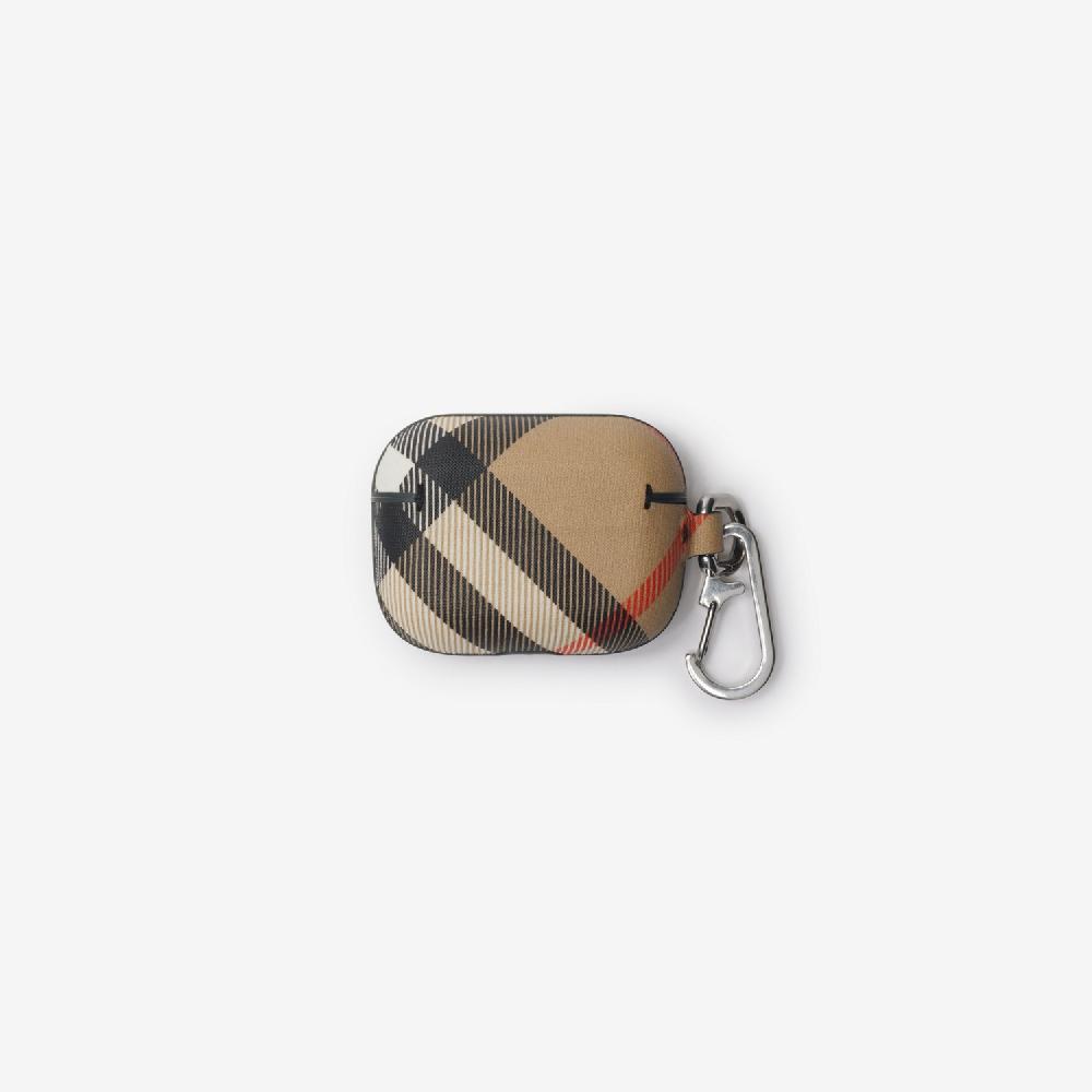 Burberry Funda para AirPods Pro 2 en tejido CheckPrecio 250 00 € ÚLTIMAS EDICIONES